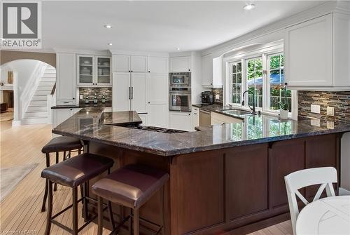 1391 Queen Victoria Avenue, Mississauga, ON - Indoor Photo Showing Kitchen