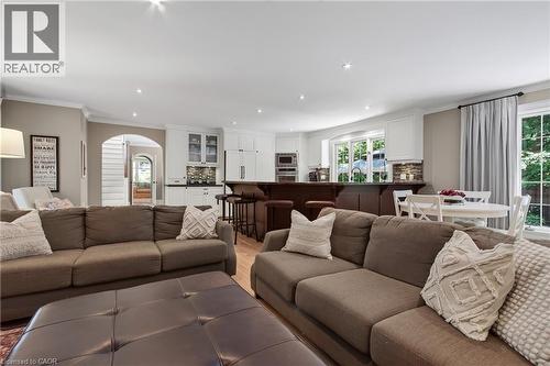 1391 Queen Victoria Avenue, Mississauga, ON - Indoor Photo Showing Living Room