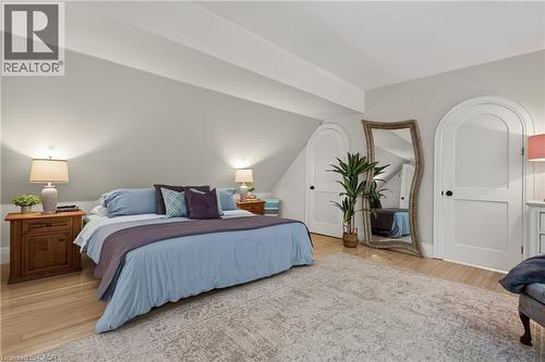 1391 Queen Victoria Avenue, Mississauga, ON - Indoor Photo Showing Bedroom