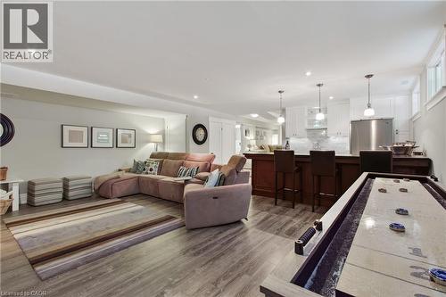 1391 Queen Victoria Avenue, Mississauga, ON - Indoor Photo Showing Living Room