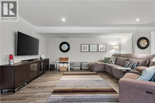 1391 Queen Victoria Avenue, Mississauga, ON - Indoor Photo Showing Living Room