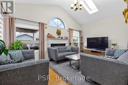 5183 Oscar Peterson Boulevard, Mississauga, ON - Indoor Photo Showing Living Room
