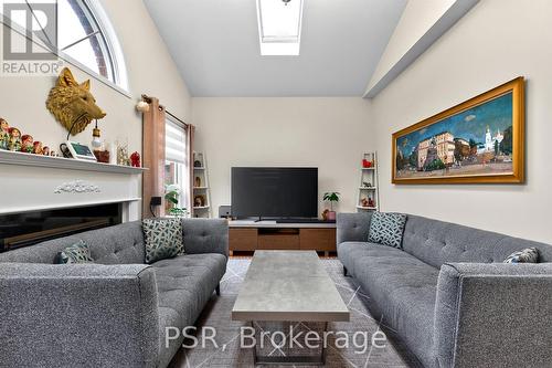 5183 Oscar Peterson Boulevard, Mississauga, ON - Indoor Photo Showing Living Room