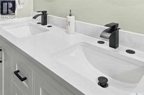 418 North Railway Street, Warman, SK - Indoor Photo Showing Bathroom