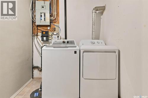 418 North Railway Street, Warman, SK - Indoor Photo Showing Laundry Room