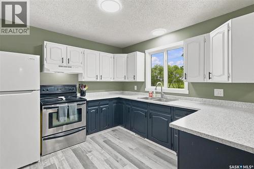 418 North Railway Street, Warman, SK - Indoor Photo Showing Kitchen With Double Sink