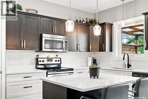 575 Childers Crescent, Saskatoon, SK - Indoor Photo Showing Kitchen With Stainless Steel Kitchen With Upgraded Kitchen
