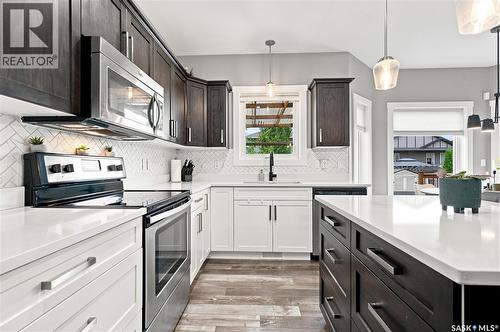 575 Childers Crescent, Saskatoon, SK - Indoor Photo Showing Kitchen With Stainless Steel Kitchen With Upgraded Kitchen