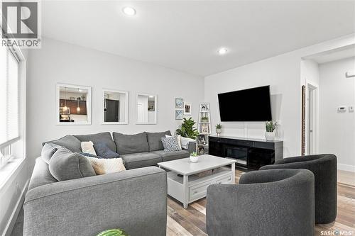 575 Childers Crescent, Saskatoon, SK - Indoor Photo Showing Living Room