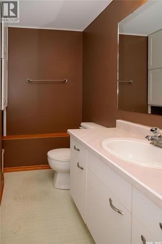939 Haslam Crescent, Saskatoon, SK - Indoor Photo Showing Bathroom