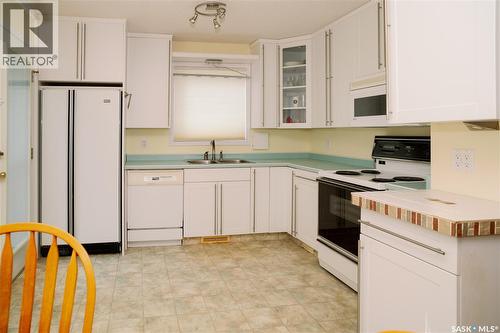 939 Haslam Crescent, Saskatoon, SK - Indoor Photo Showing Kitchen With Double Sink