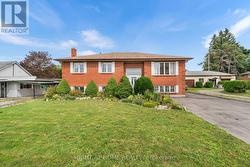 592 TAUNTON ROAD W Oshawa, ON L1H 7K4