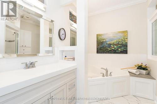10 Wilton Trail, Aurora, ON - Indoor Photo Showing Bathroom