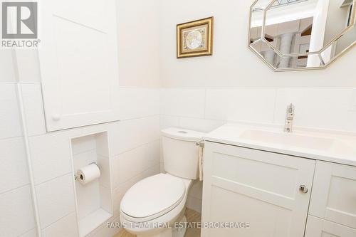 10 Wilton Trail, Aurora, ON - Indoor Photo Showing Bathroom