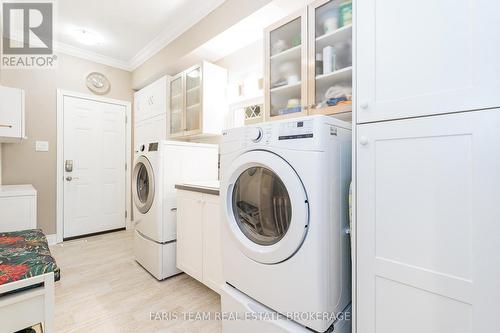 10 Wilton Trail, Aurora, ON - Indoor Photo Showing Laundry Room