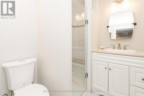 10 Wilton Trail, Aurora, ON - Indoor Photo Showing Bathroom