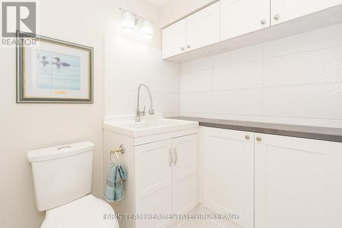 10 Wilton Trail, Aurora, ON - Indoor Photo Showing Bathroom