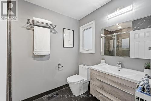 2nd Bathroom - 1924 Balsam Avenue, Mississauga, ON - Indoor Photo Showing Bathroom