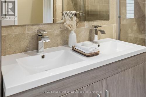1924 Balsam Avenue, Mississauga, ON - Indoor Photo Showing Bathroom