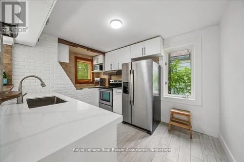 Kitchen - 1168 Canterbury Road, Mississauga, ON - Indoor Photo Showing Kitchen With Stainless Steel Kitchen