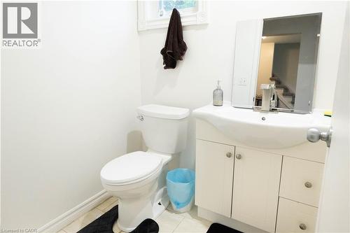 10 Evergreen Court, Brantford, ON - Indoor Photo Showing Bathroom