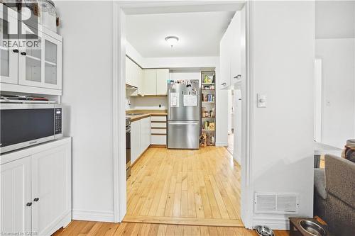 10 Evergreen Court, Brantford, ON - Indoor Photo Showing Other Room