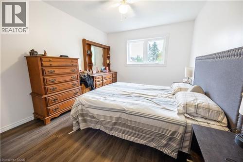 10 Evergreen Court, Brantford, ON - Indoor Photo Showing Bedroom