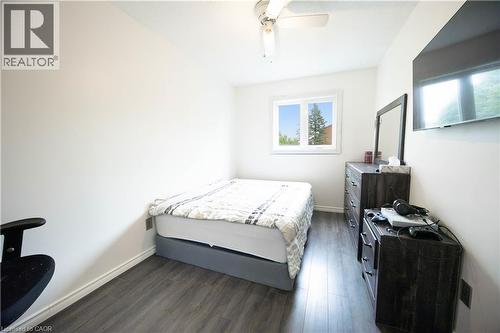 10 Evergreen Court, Brantford, ON - Indoor Photo Showing Bedroom