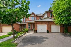 174 CARWOOD CIRCLE W  Ottawa, ON K1K 4V6