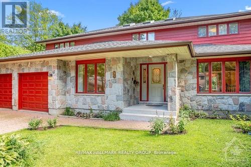 95 MACNABB PLACE , Ottawa, Ontario K1L 8J5 2