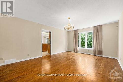 95 MACNABB PLACE , Ottawa, Ontario K1L 8J5 5