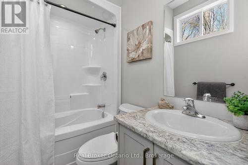 90 14 Concession E, Tiny, ON - Indoor Photo Showing Bathroom