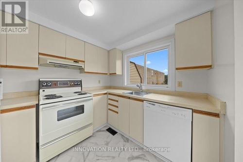 2 - 76 Esterlawn Private, Ottawa, ON - Indoor Photo Showing Kitchen