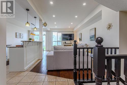 49 MARINA POINT CRESCENT N , Hamilton, Ontario L8E 0E4 5