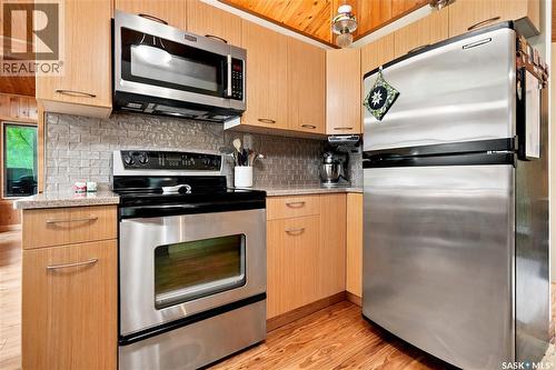 21 Meadow Road, White City, SK - Indoor Photo Showing Kitchen With Stainless Steel Kitchen