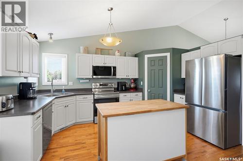 238 Beechmont Crescent, Saskatoon, SK - Indoor Photo Showing Kitchen With Stainless Steel Kitchen