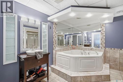 238 Beechmont Crescent, Saskatoon, SK - Indoor Photo Showing Bathroom