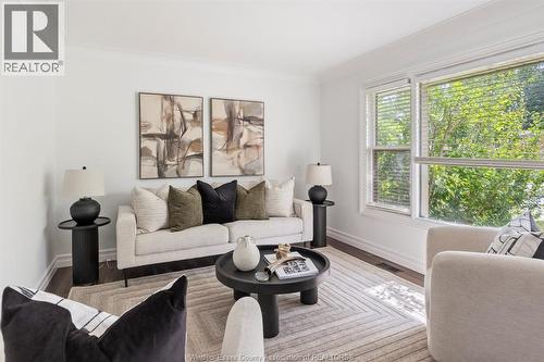 850 Greendale Drive, Windsor, ON - Indoor Photo Showing Living Room