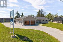 355 MAPLEVIEW DRIVE W  Barrie, ON L4N 9L5