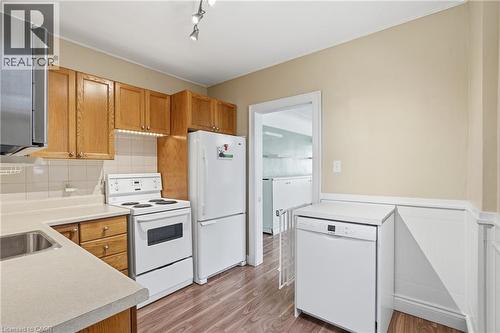 96 Paling Avenue, Hamilton, ON - Indoor Photo Showing Kitchen