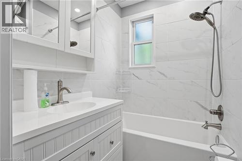 96 Paling Avenue, Hamilton, ON - Indoor Photo Showing Bathroom