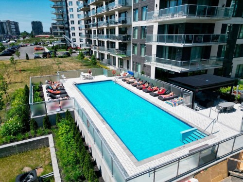 Piscine - 1205-3671 Av. Jean-Béraud, Laval (Chomedey), QC - Outdoor