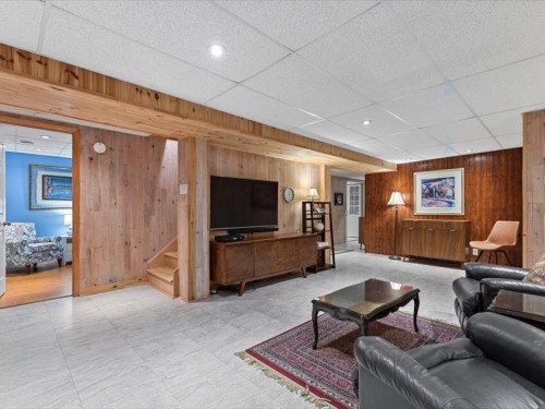 Salle familiale - 100 Ch. De La Seigneurie, Rigaud, QC - Indoor