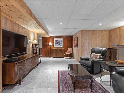 Salle familiale - 100 Ch. De La Seigneurie, Rigaud, QC - Indoor