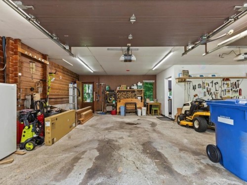 Garage - 100 Ch. De La Seigneurie, Rigaud, QC - Indoor Photo Showing Garage
