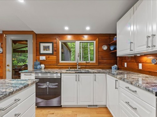 Cuisine - 100 Ch. De La Seigneurie, Rigaud, QC - Indoor Photo Showing Kitchen With Double Sink With Upgraded Kitchen