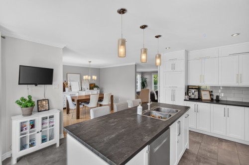 Cuisine - 79 Rue De Gatineau, Blainville, QC - Indoor Photo Showing Kitchen With Double Sink With Upgraded Kitchen