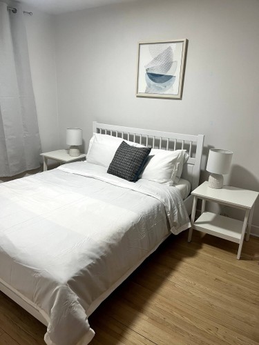 Bedroom - 8002 Rue Dora, Montréal (Lasalle), QC - Indoor Photo Showing Bedroom