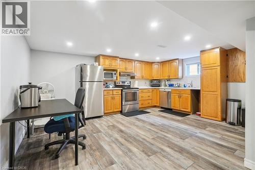 13 Beaucourt Place Unit# Lower, Hamilton, ON - Indoor Photo Showing Kitchen