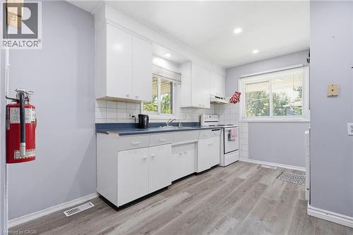 38 High Street, Waterloo, ON - Indoor Photo Showing Kitchen
